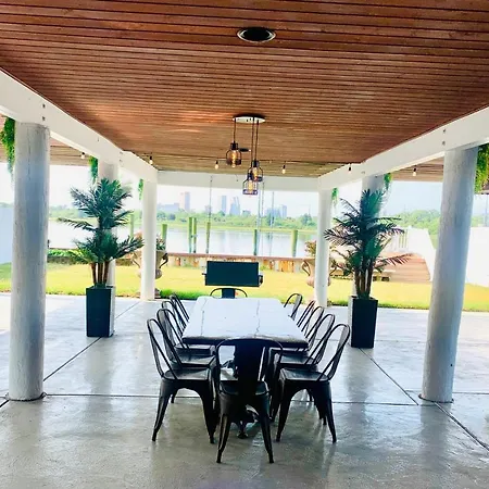 Lago-Mar Luxury Modern Waterfront Home